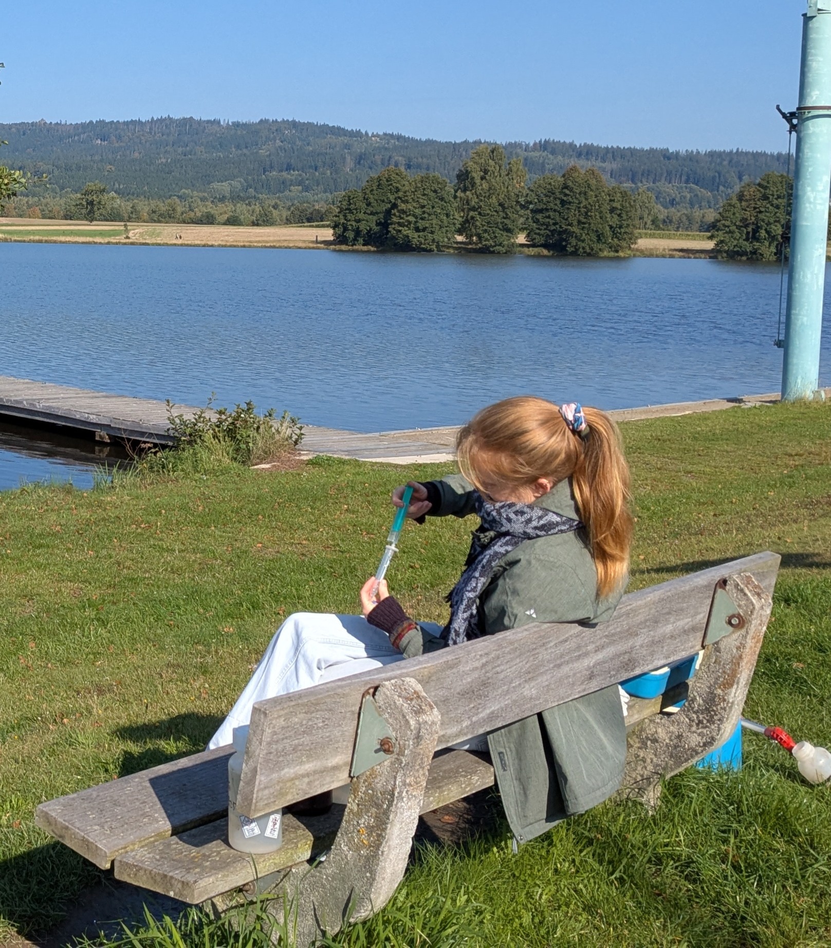 MSc student Eva sampling at WeißenstädterSee