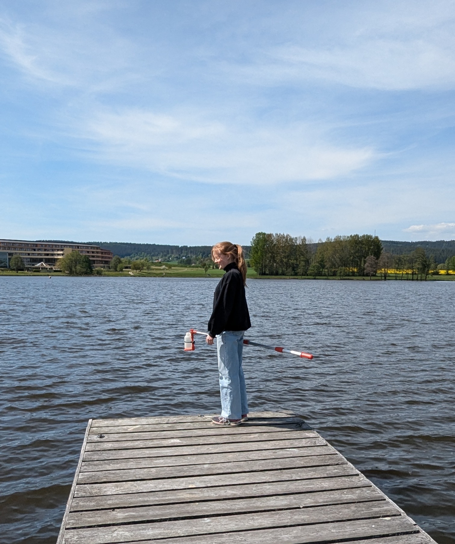 MSc student Eva sampling at WeißenstädterSee