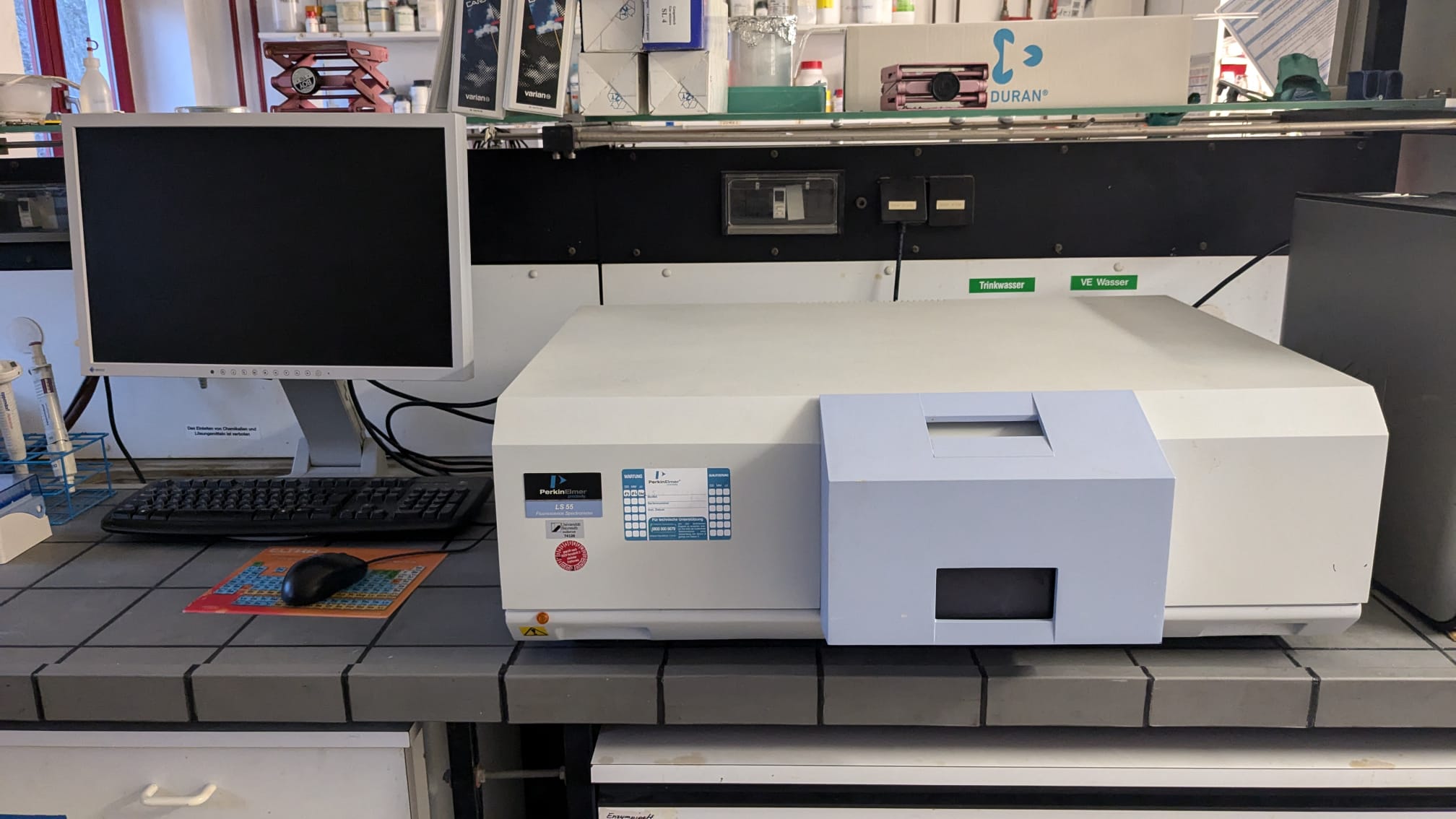 photograph of the fluorescence spectrometer L55 at the limno station