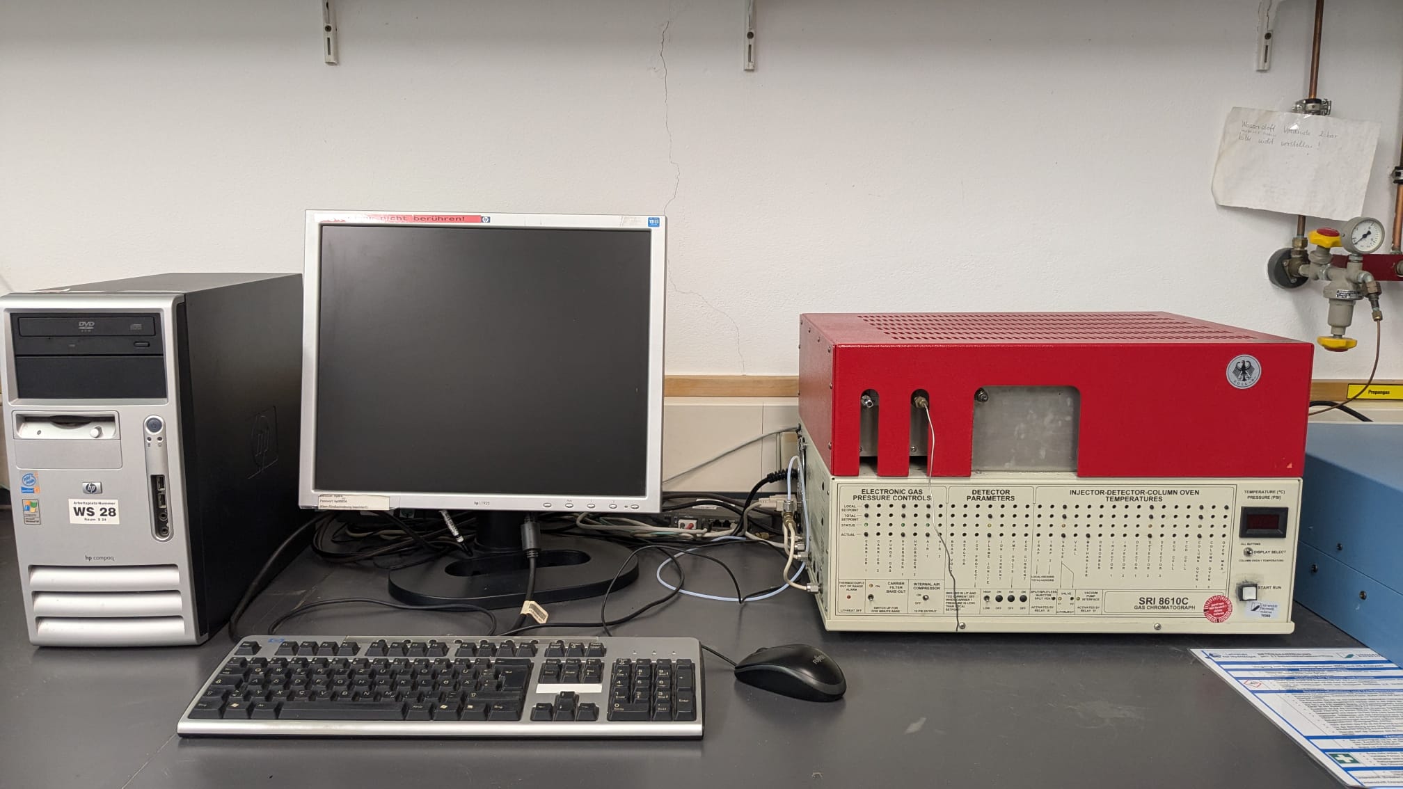 photograph of the gas chromatograph at the limno station